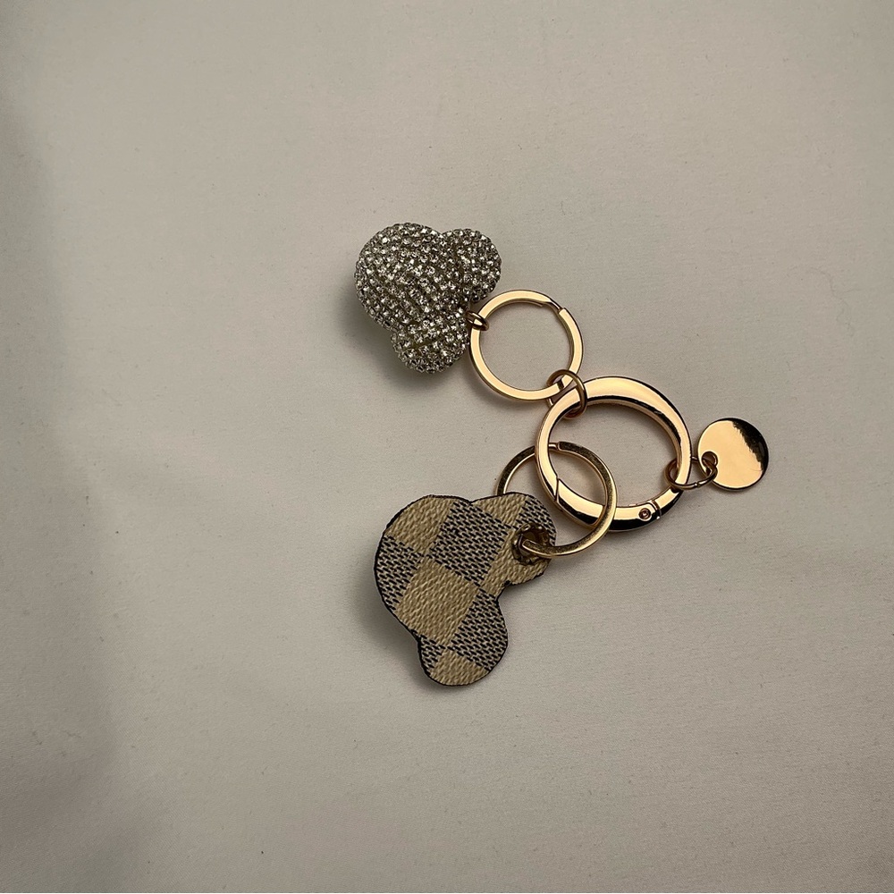 Louis Vuitton Damier Gold and Silver Keychain mouse - Picture 2 of 4